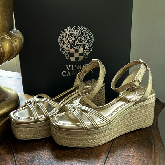 VINCE CAMUTO WEDGE SANDALS - Picture 1 of 9
